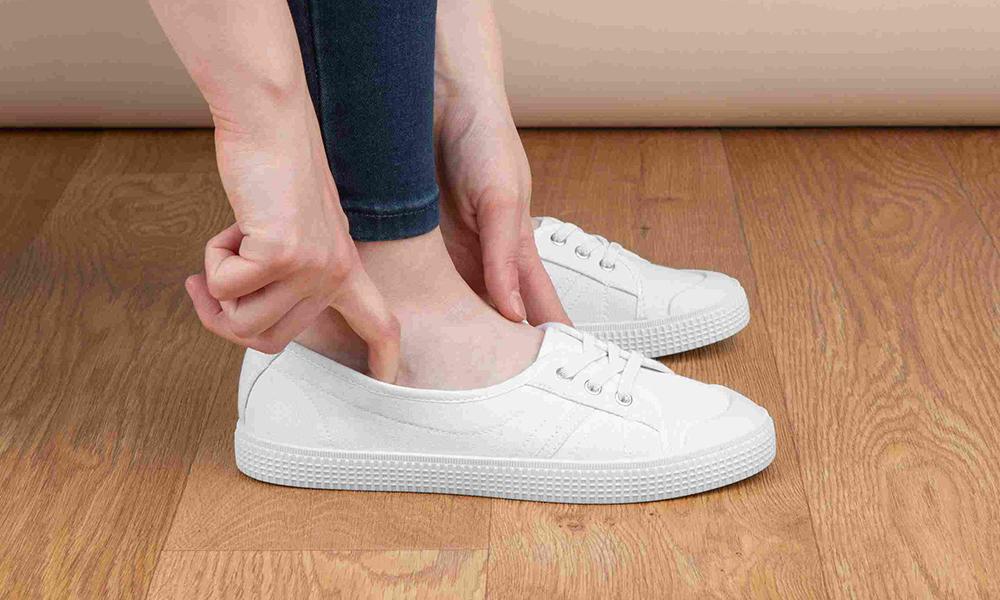 چند راهکار برای کفش های تنگ که پا را می زند